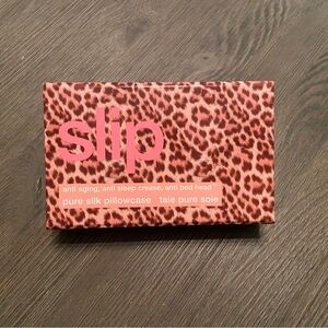 Slip Silk Pillowcase in Leopard Pattern